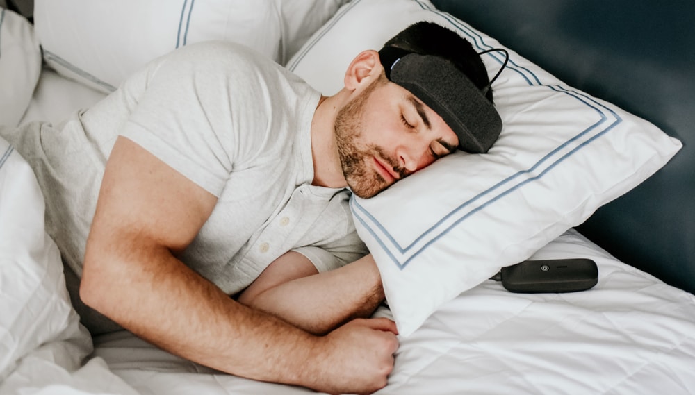 Man sleeping with Ebb Cooldrift device